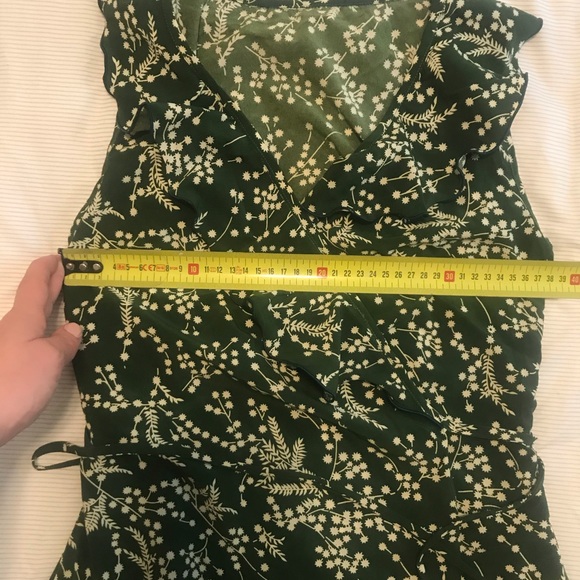 Green floral wrap around dress NWOT - Picture 6 of 6